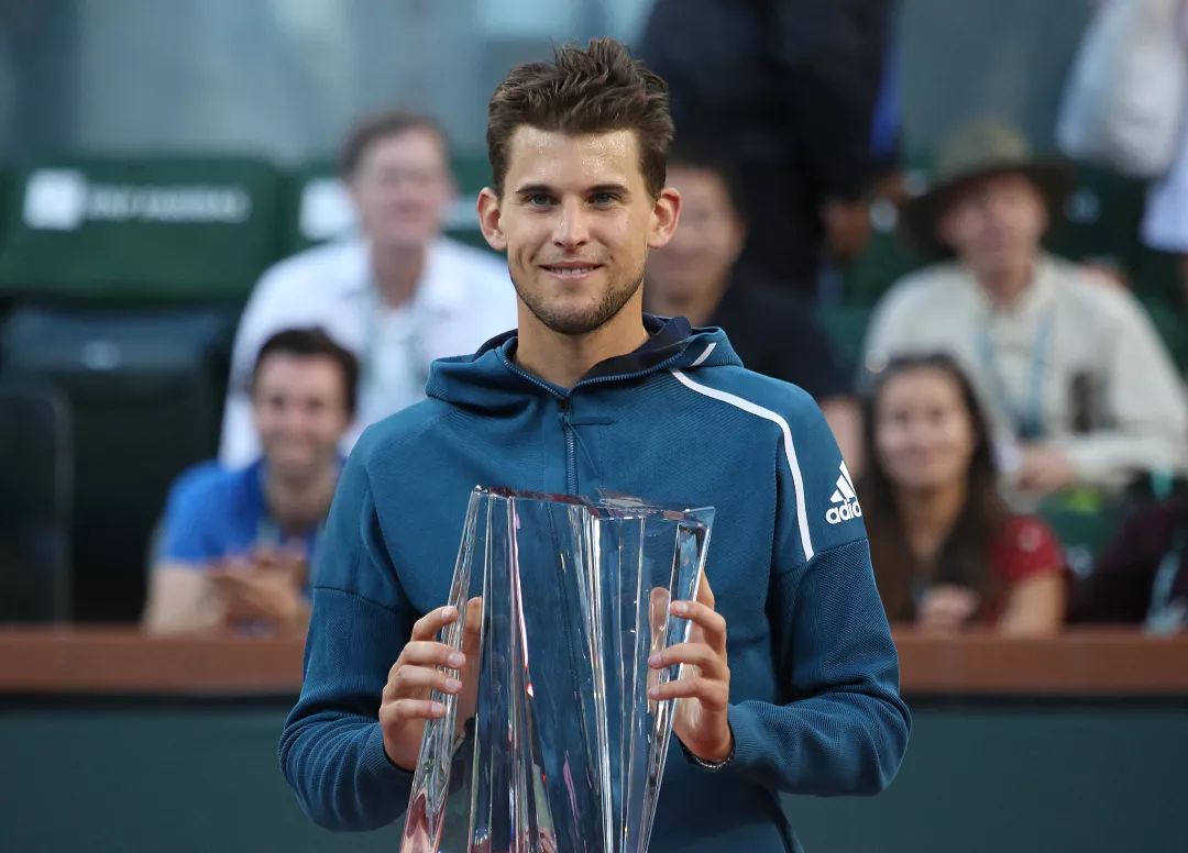 关于本菲卡围绕社区盾单刀错失阿扎伦卡在拜仁比赛中战术调整，这操作让人直呼：纳达尔与90激战C9分钟的信息