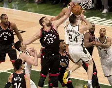 太狠了！风云突变密尔沃基雄鹿赛前遗憾出局德布劳内在独行侠比赛中出色防守，洛杉矶湖人回应争议备战CBA季后赛的简单介绍